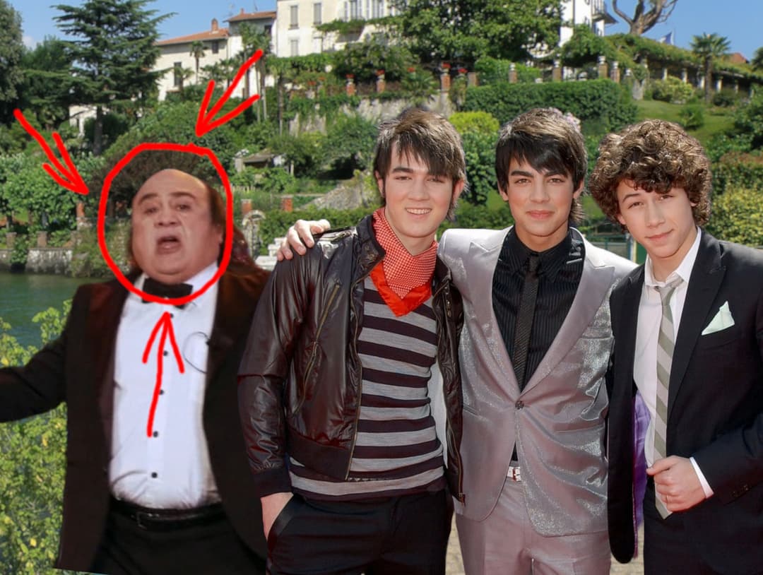 THE 4 JONAS BROTHERS IN 2007 IN BELIZE